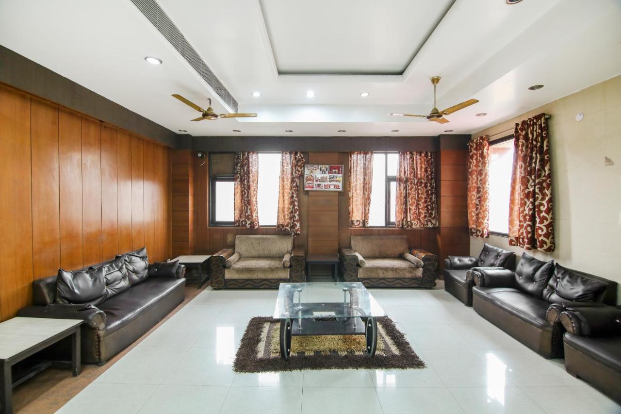 غازي أباد Capital O 68148 Hotel Shree Jee Palace المظهر الخارجي الصورة