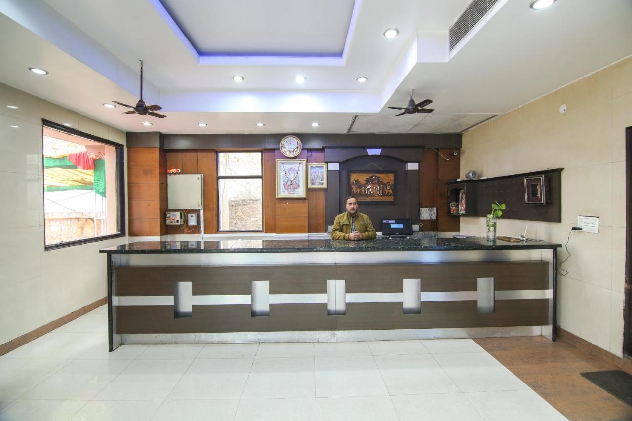 غازي أباد Capital O 68148 Hotel Shree Jee Palace المظهر الخارجي الصورة